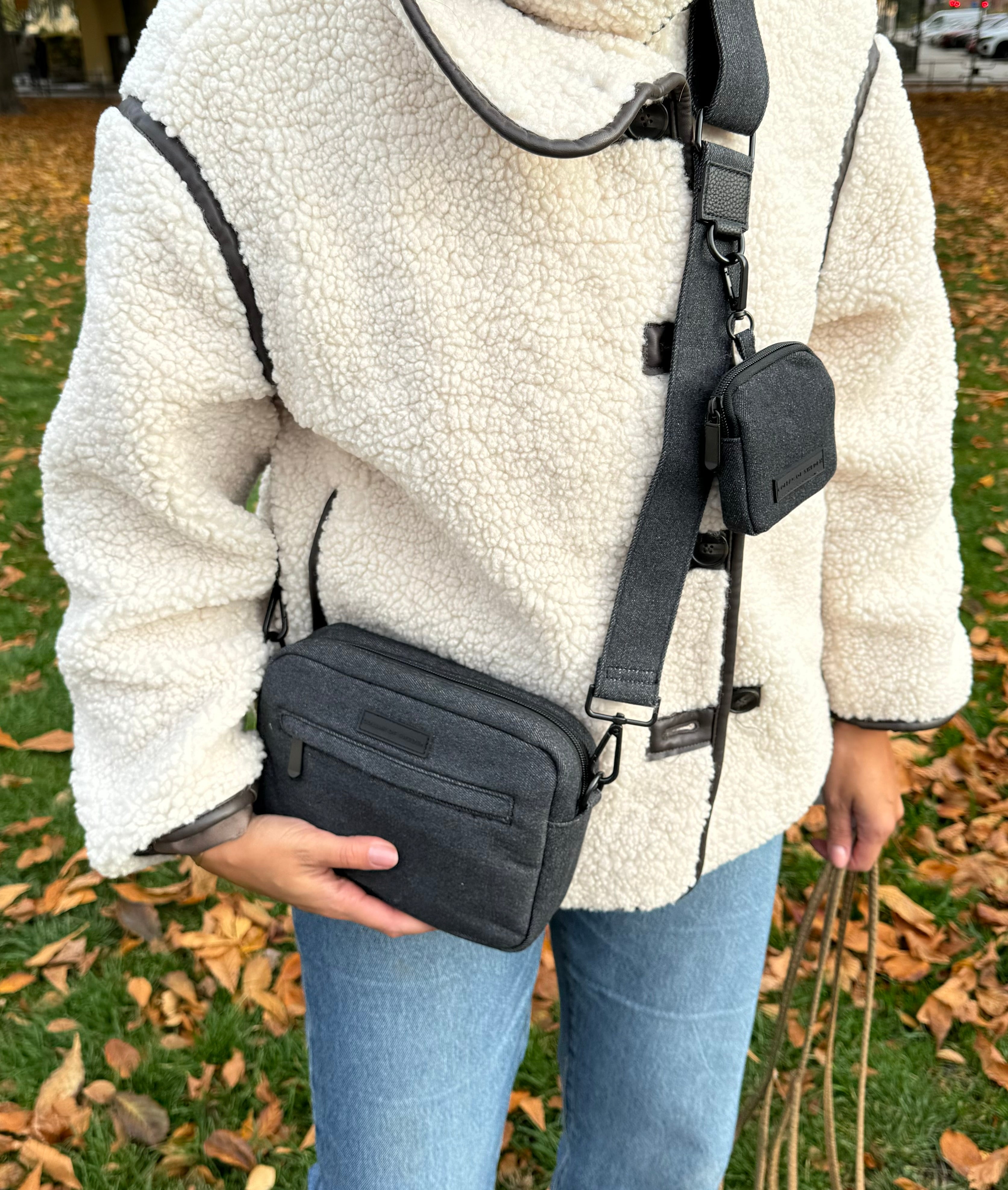 Černá džínová taška na venčení psů - Crossbody