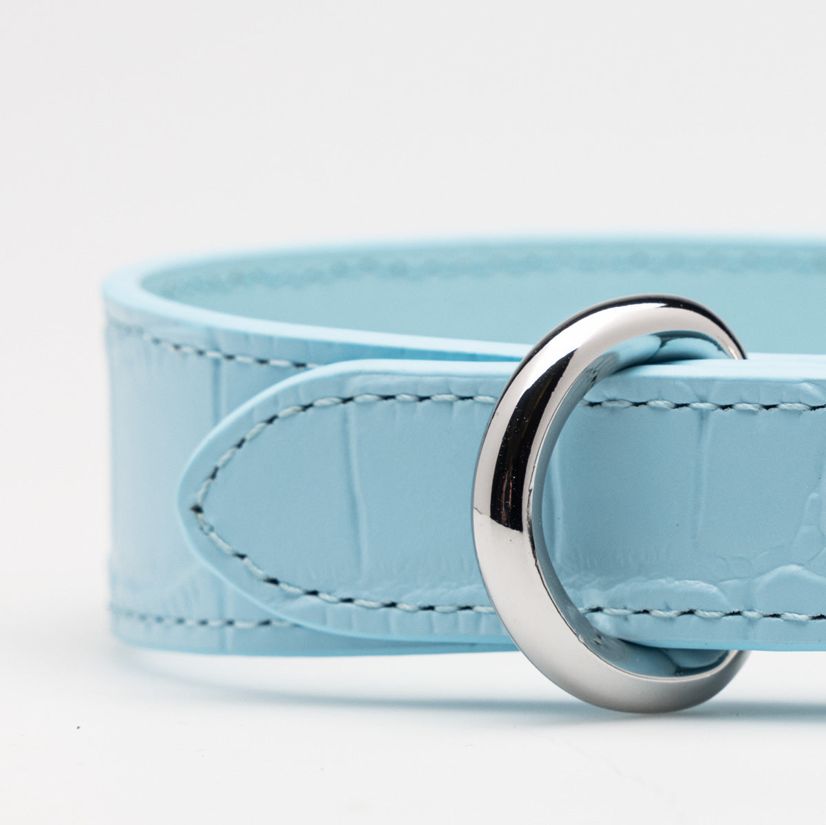 Baby Blue Croco psí obojek tenký