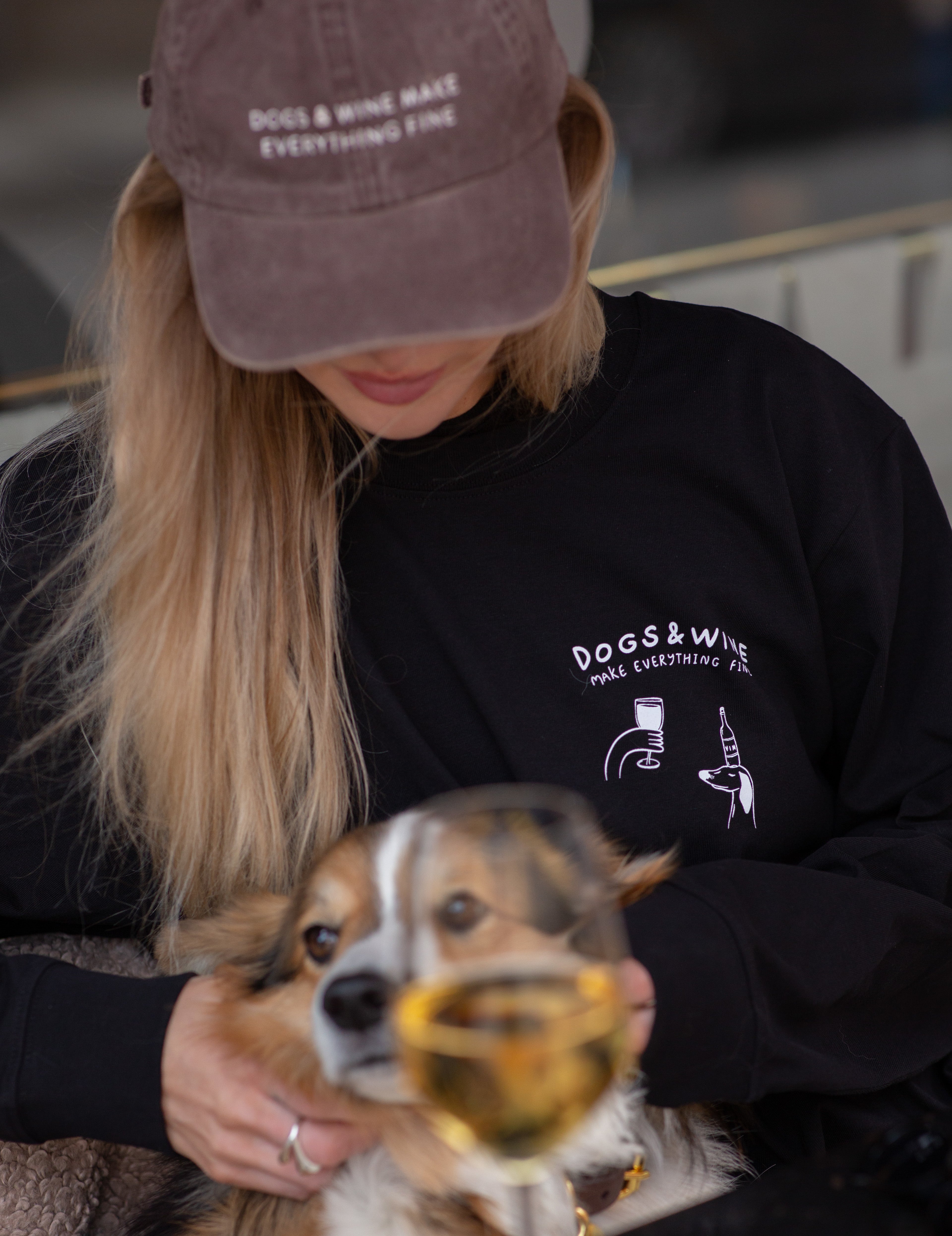 Černé tričko s dlouhým rukávem  - Dogs & Wine Make Everything Fine