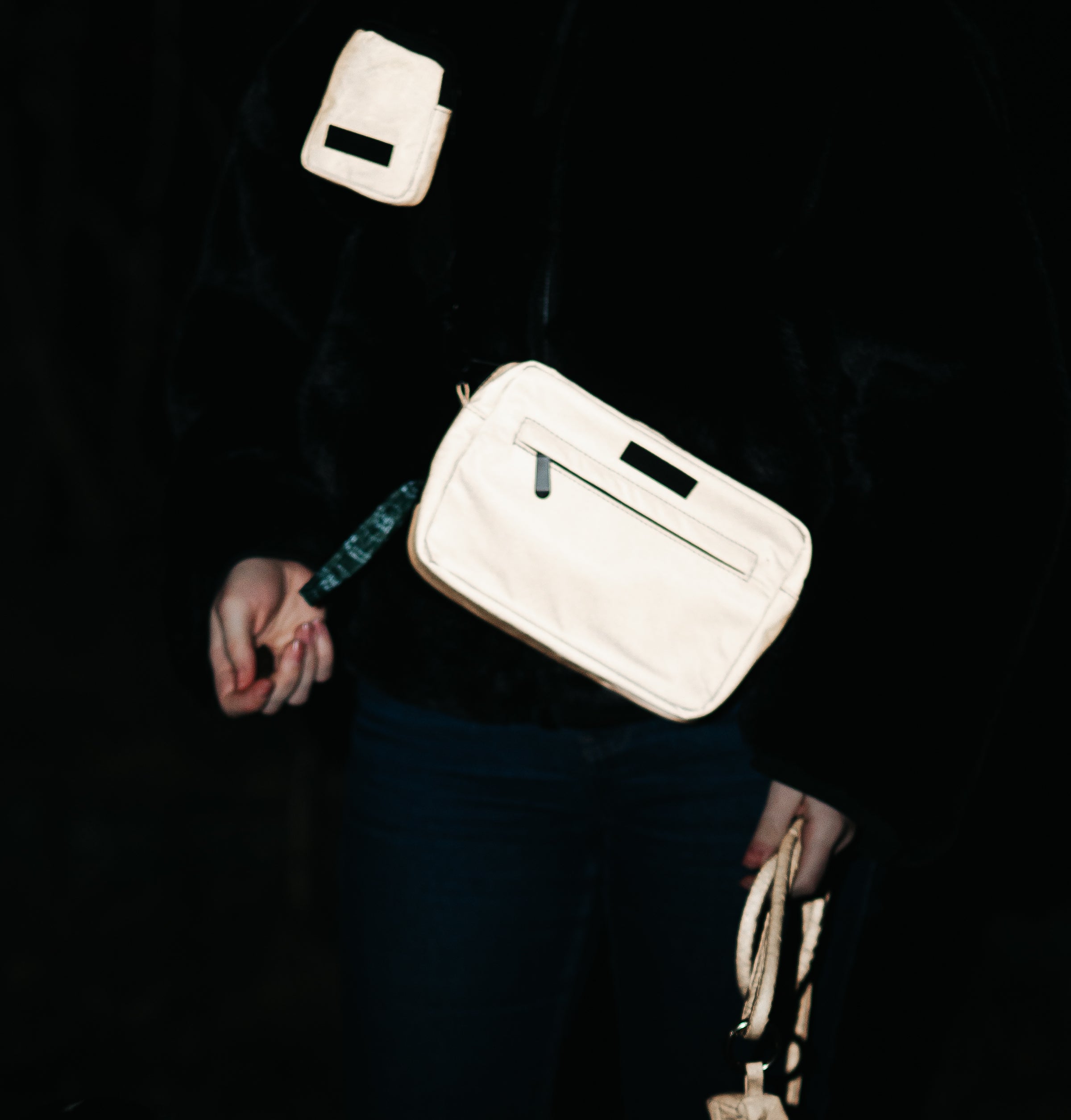Reflexní bronzová taška na venčení psů - Crossbody