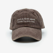 Hnědá džínová čepice - Cats & Wine Make Everything Fine