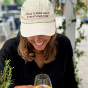 Béžová džínová čepice - Dogs & Wine Make Everything Fine