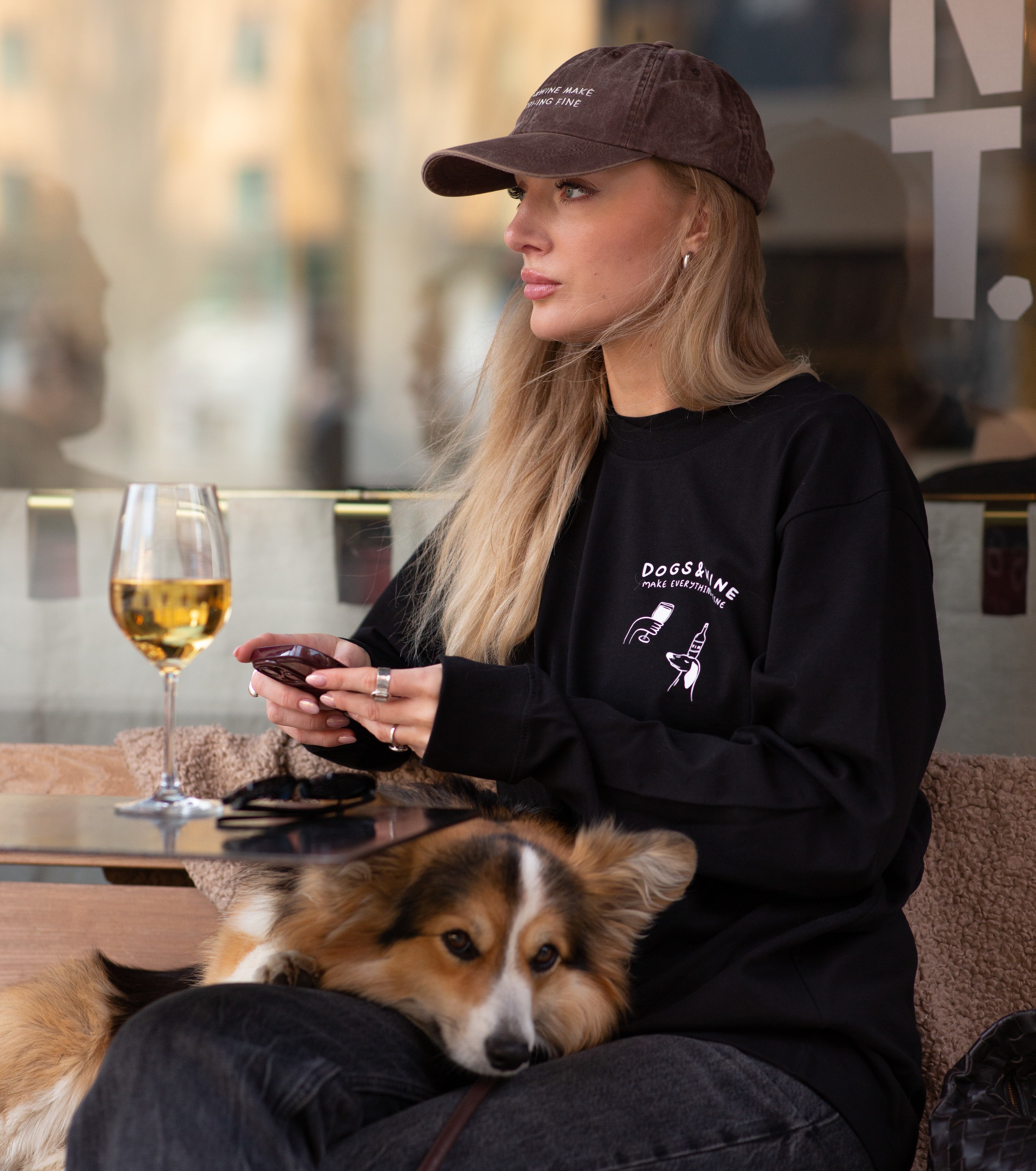 Černé tričko s dlouhým rukávem  - Dogs & Wine Make Everything Fine